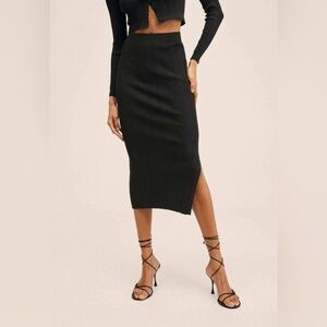 MNG Elegant Black Ribbed Midi Skirt